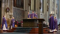 Guido Zimmermann zelebriert sein erste Messe im Dom als Domkapitular. / © Beatrice Tomasetti (DR)