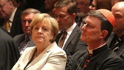Bundeskanzlerin Angela Merkel und Rainer Maria Kardinal Woelki im Jahr 2017 / © Markus Nowak (KNA)