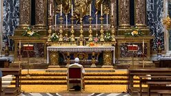 Papst Franziskus betet in der Kirche Santa Maria Maggiore in Rom für den Libanon / © Holy See Press Office (dpa)