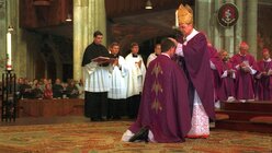 Bischofsweihe Rainer Maria Woelkis 2003 (KNA)